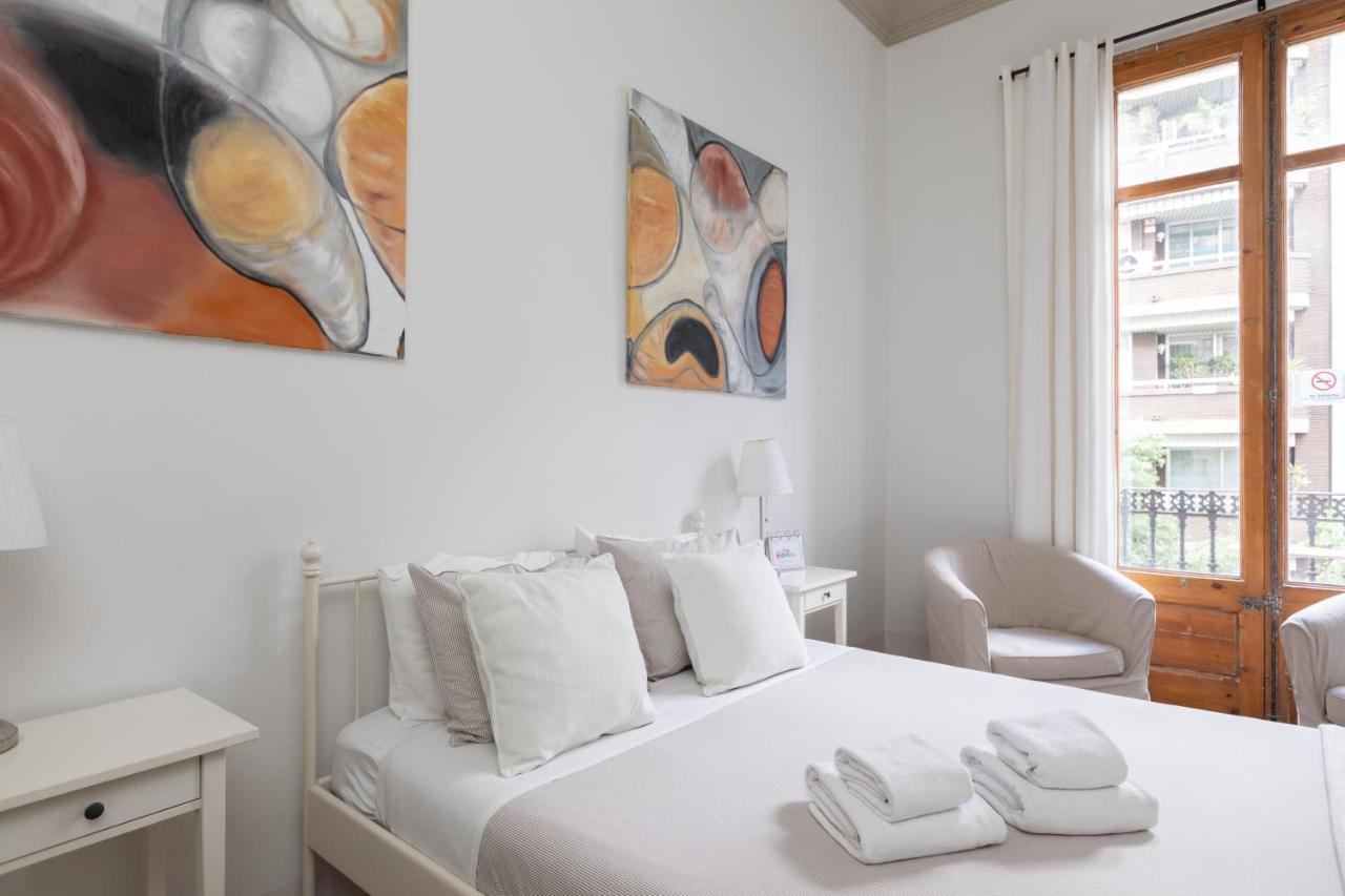 バルセロナ カサノバ ゲスト ハウス Bed & Breakfast エクステリア 写真