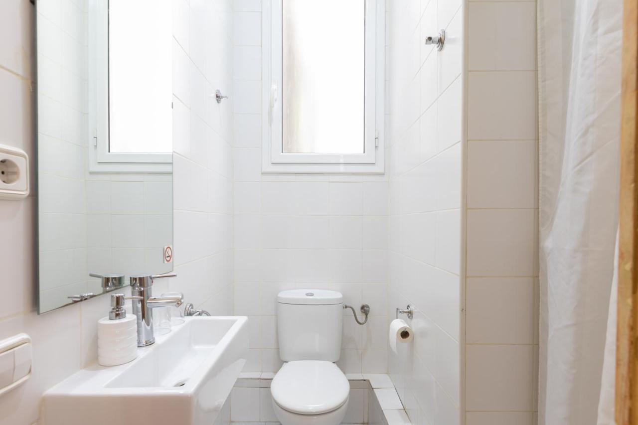 バルセロナ カサノバ ゲスト ハウス Bed & Breakfast エクステリア 写真